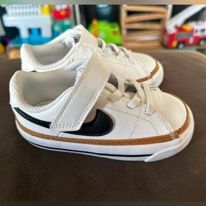 Nike court legacy